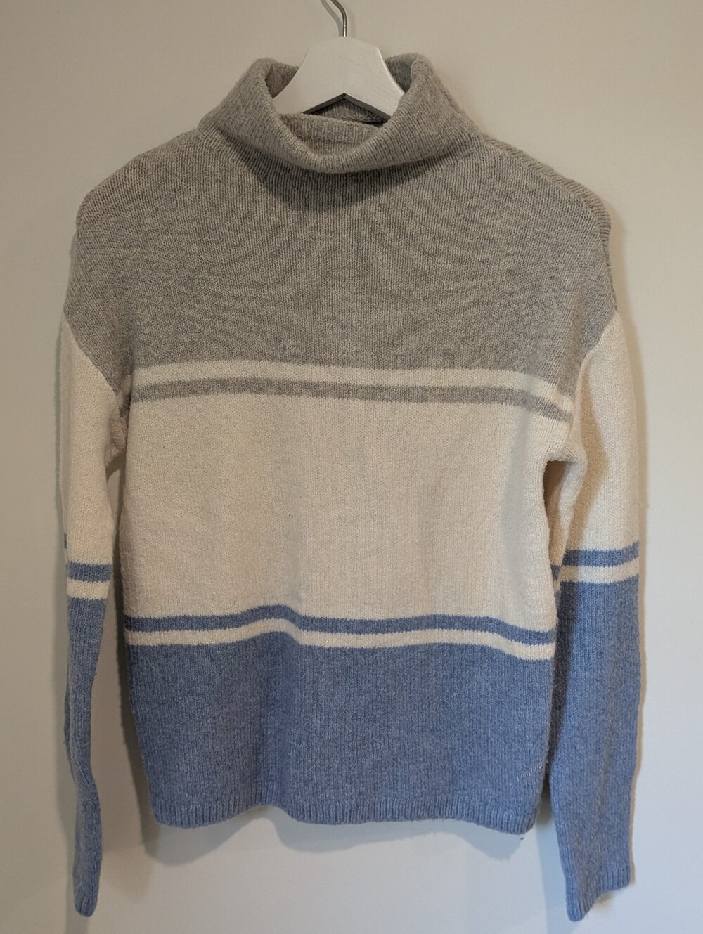C&C Cozy Women's Grey, Cream & Blue Striped Turtleneck Sweater (size xs)